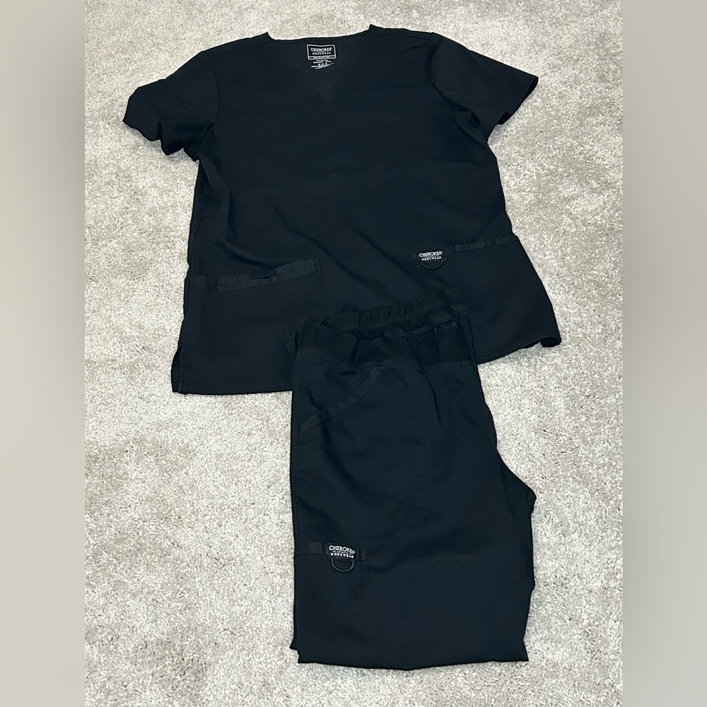 Cherokee top and bottom scrubs set in black